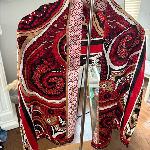 Anne Klein 100% silk  Vibrant Red and Black Patterned Scarf - Picture 1 of 2